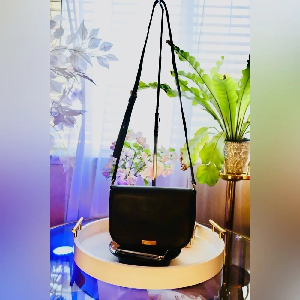 “Host Pick” VTG Kate Spade Safina leather Crossbody W/gold hardware